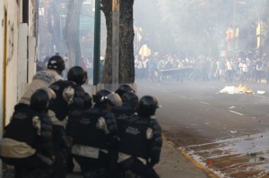 venezuela-riot-police