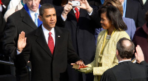 Reuters-Obama-Bible-2008-inauguration-photog-Jim-Bourg