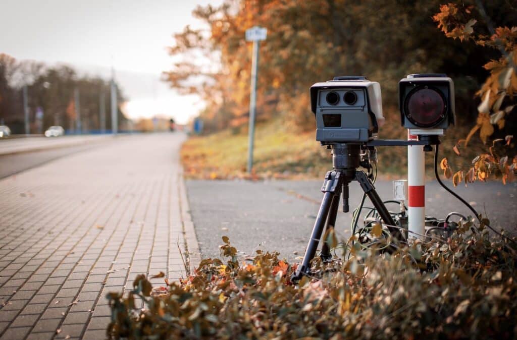 A tweet flashing headlights to warn of police speed trap The